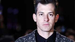 Mark Ronson lập kỷ lục trên BXH âm nhạc Anh